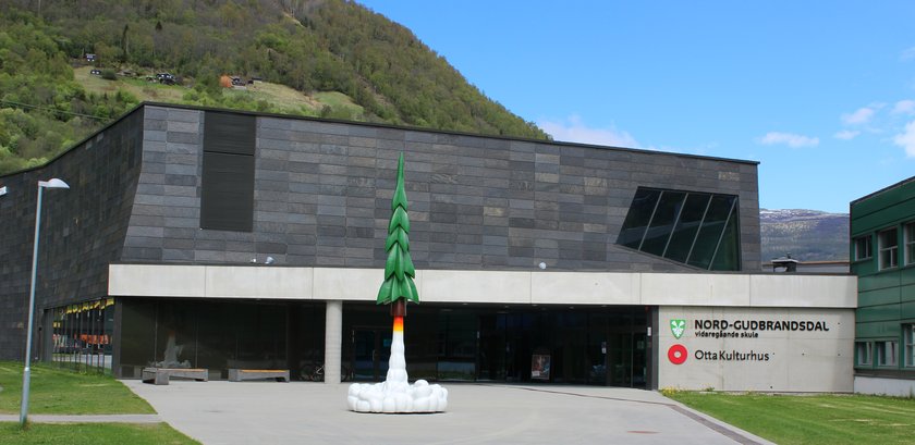 Otta Kulturhus og Nord-Gudbrandsdal vidaregåande skule - Klikk for stort bilete
